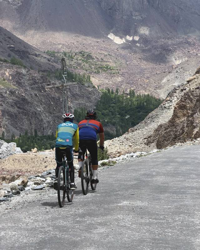 Numaan and Ejju riding side by side beneath the scree slopes